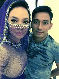 Memang sedap la tolak badan mira meniarap kat katil dan tampar bontot mira suruh tonggeng tinggi. Seksi Ketat Giler Pakaian Nora Danish 5 Foto Gambar Pounsikou Kio