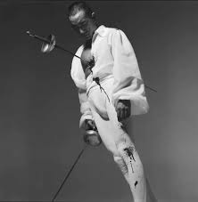 这种「赤裸裸」的摄影，只有他敢拍_凤凰网