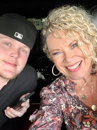 Sami Stanley's Instagram, Twitter & Facebook