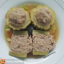 Buat sambal terasi, haluskan bumbu sambal terasi. Pare Isi Daging Mary Memasak