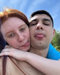 Feliz 2 anos de namoro meu amor!! Você me faz muito feliz, sou grata por  lhe ter em minha vida e por me proporcionar momentos incríveis e únicos ao  seu lado. Eu