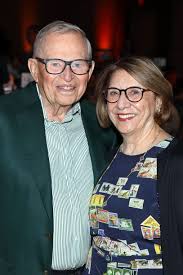 LOOK: Lindsey Vonn headlines Barbara Sinatra Center luncheon