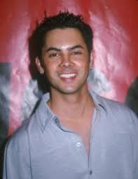 The actress who plays Portia is so pretty!