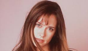 The series revolves around the struggles of raising each other and the. Jennifer Love Hewitt So Erfolgreich Ist Die Hollywood Schonheit Heute Intouch
