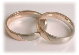 Zurückhaltend elegant präsentieren sich die trauringe / eheringe von rubin goldschmuck mit matten oberflächen. Bicolor Trauringe Eheringe Im372 Klassisch Ohne Diamanten Weissgold Und Rotgold
