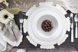 Before you set the table, stop and think about the general feel you want to create. How To Create A No Fuss Pretty Table Setting