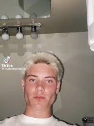 Aric Collins's Instagram, Twitter & Facebook