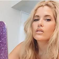 Amanda Doering's Instagram, Twitter & Facebook