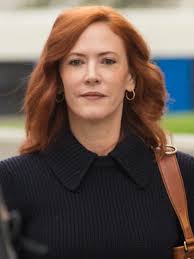 Amy Adams gostaria de participar de possível cinebiografia de Taylor Swift 