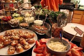 Natalie loves to eat on the healthier side (and, of course, i don't object to healthy eating), so when she mentioned a salad for dinner i immediately thought of having a salad bar. Salad Bar Dinner Party Party Food Bars Salad Bar Party Salads