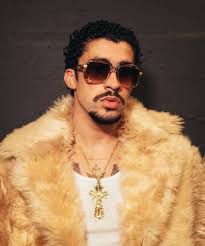 Bad Bunny anuncia el lanzamiento de su nuevo álbum de estudio, 'DeBí TiRAR  MáS FOToS', para el 5 de enero.