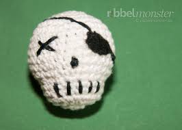 Eine kostenlose topflappen häkelanleitung mit einem außergewöhnlichen häkelmuster findest du direkt hier bei uns im blogartikel. Amigurumi Totenkopf Hakeln Premium Kostenlose Anleitungen Ribbelmonster