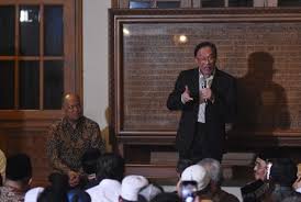 Tunku abdul rahman adalah perdana menteri malaysia (tanah melayu) yang pertama. Anwar Ibrahim Peralihan Kekuasaan Di Malaysia Mid Oktober Republika Online