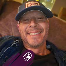 Does anyone do work with storage unit facilities? Basically, be their  vendor for storage room clean outs once a month? If so, how would you set  up the contract pricing?