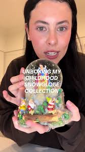 Isabelle Snow Globes