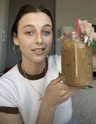 Pin By Emma Chamberlain F4f On Emma In 2021 Emma Chamberlain Bone Apple Teeth Emma