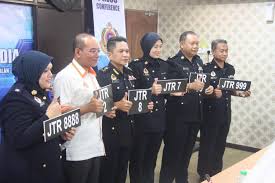 Tempoh bidaan untuk nombor pendaftaran fc bermula 15 april 2019, 1000hrs dan tamat pada 19 april 2019, 2359hrs. Jpj Johor Sasar Kutipan Lebih Rm1 Juta Bagi Nombor Plat Jtr Motomalaya Net Berita Dan Ulasan Dunia Kereta Dan Motosikal Dari Malaysia