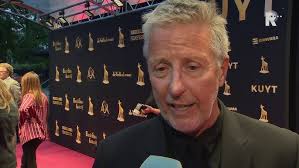 Pierre van Hooijdonk, Jan de Jong, zaakwaarnemer Rob Jansen en Martin van  Geel waren enkele gaste...