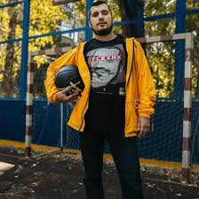 Персона паши техника окутана большим количеством мифов и легенд — и до сих пор трудно проверить достоверность рассказа не представляется возможным — про детство техник. Pasha Tehnik Foto Iz Instagrama I Pesni Repera Ego Zhena I Biografiya