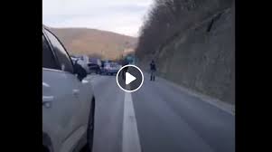 Poche ore dopo il primo episodio di stamattina in tangenziale a stupinigi Sparatoria A1 Auto Contromano Prova A Fuggire Colpi Di Pistola Della Polizia Stradale Contro Le Ruote