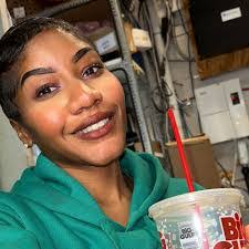 Robin Higgs's Instagram, Twitter & Facebook