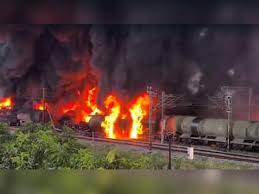 Video: Tatanagar-Ernakulam train catches fire in India