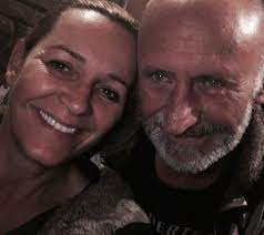 A 68 éves színművész a kilencvenes évek elején szeretett bele a nála. O Reviczky Gabor 20 Evvel Fiatalabb Felesege Fotokon A Ritkan Latott Krisztina Hazai Sztar Femina