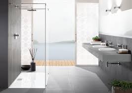 Bei aroundhome erfahren sie, wie sie ein modernes bad gestalten. Bodenebene Dusche