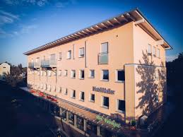 Our 27 meeting rooms offer space for up to 600 guests. Buchen Sie Das Passende Hotel In Taufkirchen Bei Hrs