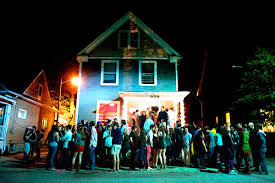 10 Tips To Survive Your First College Party Society19 House Party Outfit Party Outfit College Winter Party Outfit