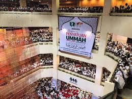 Mohd norfaizal ghazalli, masrom hasran, omar yahyer dan mohd saifuddin ismail pusat penyelidikan sumber strategik mardi. Thousands Throng Pwtc To Witness Signing Of Umno Pas Pact The Star