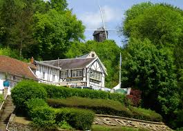 Grottes De Naours Avec Images Grotte Tourisme Voyage Scolaire