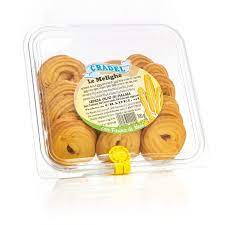 Le paste di meliga sono dei deliziosi biscotti tipici del piemonte, in particolare di cuneo, realizzati con farina di mais fioretto, detta melia o meliga, farina 00, uova, burro e zucchero.si tratta di frollini molto semplici e la loro ricetta è molto antica: Paste Di Meliga Cradel Tipycal Piedmontese Cookie Based On Corn Flour And Butter Tasty And Fragrant