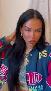 Bonnie Castro's Instagram, Twitter & Facebook