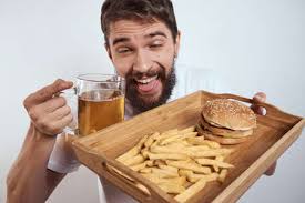 Man Gorging Van Spaghetti Met Rode Tomatensaus Royalty-Vrije Foto,  Plaatjes, Beelden en Stock Fotografie. Image 15662618