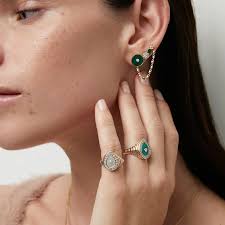 Circular Onyx Ear Climber