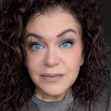 Feel Good Friday Face. Sometimes we need to go glam, even if there's  nowhere to go or people to see. Just for ourselves. I hope you enjoy  #feelgoodfridayface Products used: Some products