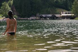 Kristallklares wasser vor imposanten bergen: Lunz Am See Herr Und Frau Wanderlich