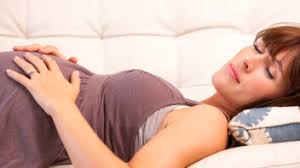 V čem je spaní na zádech nebezpečné pro těhotné?