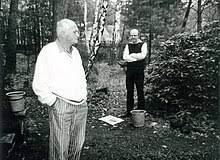 Humorné a absurdné, ale aj smutné a tragické situácie zachytávajú postavy a postavičky malomeštiakov a ich konzumných túžob žijúcich v autorovom milovanom kersku na polabí. Kersko Wikipedie