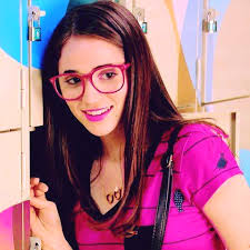 Nina Simonetti: Puno ime: Nina Simonetti Nadimci: Lila, FelicityForNow  Godina: 18 Stanovanje: Buenos Aires Okupacija: učenica Boja očiju: smeđa  Boja kose: smeđa Obitelj: Ana i Ricardo Romanse: Gaston, Xavi, Eric  Prijatelji:Luna,Jim,Yam,Gaston,Simon ...