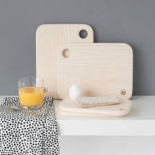 Fruhstucksbrettchen Ei Pad Aus Eschenholz Gross Anton Doll Holzmanufaktur Selekkt Heim Fur Junges Design Esche Holz Fruhstucksbrettchen Holz Fruhstucksbrettchen