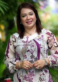 Pengunjung bergambar bersama personaliti, maria tunku sabri ketika mengunjungi pameran hartanah myrumah 2018 di aeon mall klebang, ipoh. Kes Maria Tengku Sabri Ditetap 30 Julai Hiburan Mstar