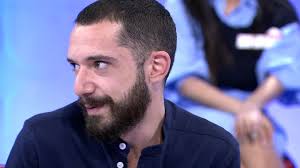 Alejandro tiene 28 años y es de Sevilla