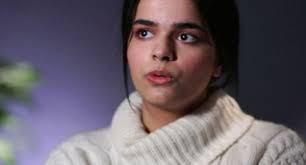 علقّت الفتاة الهاربة رهف القنون، على المظاهرات التي تجتاح الولايات المتحدة الأمريكية، احتجاجاً على مقتل رجل أسود البشرة، على يد شُرطي أبيض البشرة. Ø¨Ø¹Ø¯Ù…Ø§ Ø§Ù†ÙØµÙ„Øª Ø¹Ù† Ø²ÙˆØ¬Ù‡Ø§ Ø±Ù‡Ù Ø§Ù„Ù‚Ù†ÙˆÙ† ØªØ¹ÙˆØ¯ Ù„Ù„Ø¸Ù‡ÙˆØ± Ù…Ø¬Ø¯Ø¯Ø§ Ø¯Ù†ÙŠØ§ Ø§Ù„ÙˆØ·Ù†