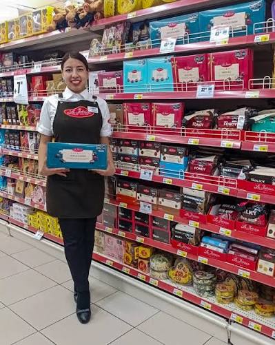 🍫 ¡Impulsamos Ibérica con dulzura y actitud! 🍫 En Soft Group, nuestras  embajadoras se convierten en el corazón de cada punto de venta, conectando  con los clientes a través de una atención