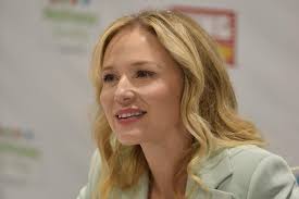 Jewel Promotes Mental Health While Unveiling New Album 'Portal'