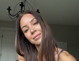 Krystal Prout's Instagram, Twitter & Facebook