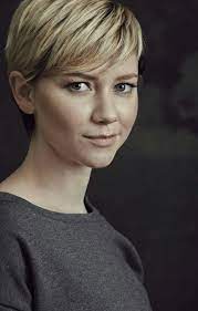 Bob Frisuren 2017 Laessig Langer Pony Kurzhaarfrisur Ohrringe Blond Frisuren Schmales Gesicht Kurzhaarfrisuren Damen Schmales Gesicht Schmales Gesicht