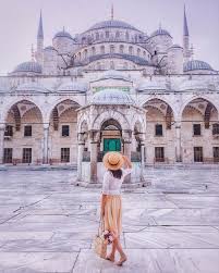 Weltweit einzigartig sind ihre sechs schlanken minarette, die bereits von weitem sichtbar sind. Sultanahmet Camii Sultan Ahmed Mosque Blue Mosque Istanbul Turkey Blue Mosque Istanbul Istanbul Turkey Photography Turkey Travel